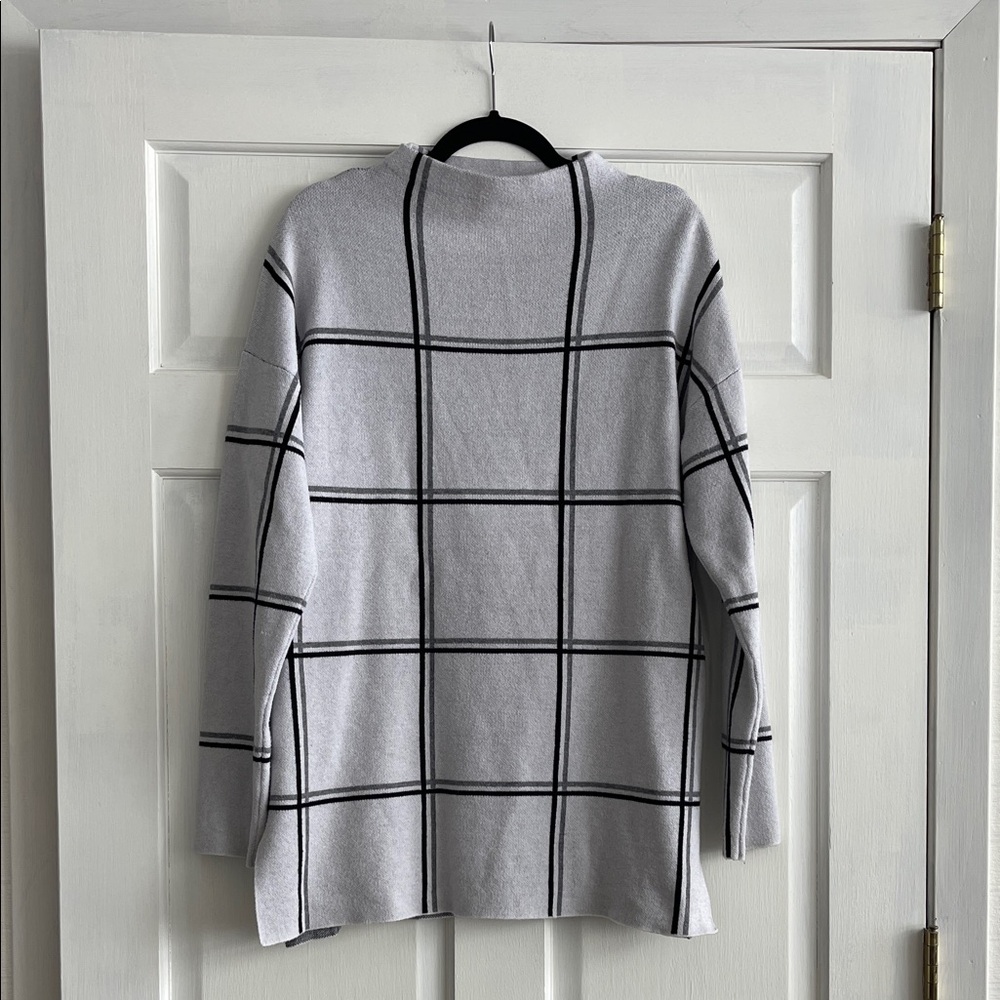 Chic Gray and Black Women's Turtleneck Sweater